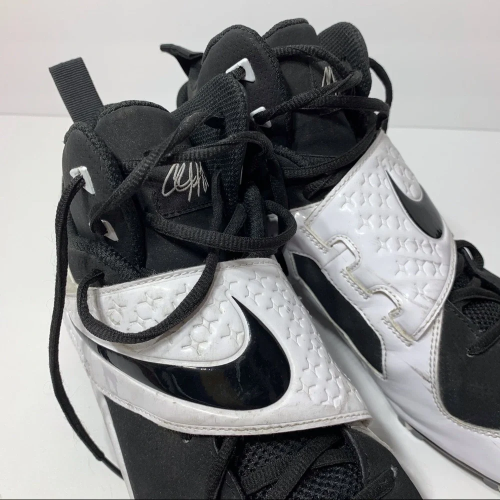 EUC Nike CJ81 Football Cleats‎ Lace-up Velcro Close